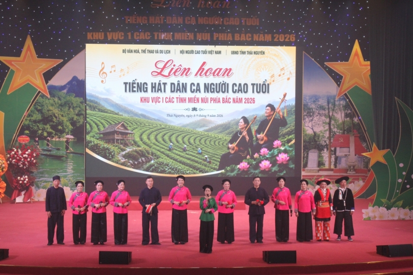 Đời sống tinh thần của người cao tuổi ngày càng được quan tâm. Ảnh:
