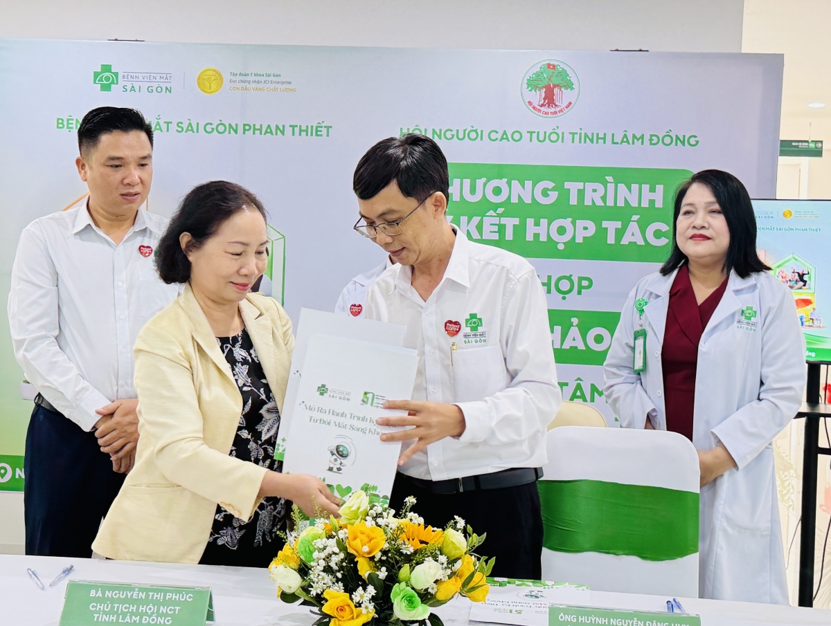 Trao đổi ký kết giữa Hội Người cao tuổi tỉnh và Bệnh viện Mắt SGPT Trao đổi ký kết giữa Hội Người cao tuổi tỉnh và Bệnh viện Mắt SGPT