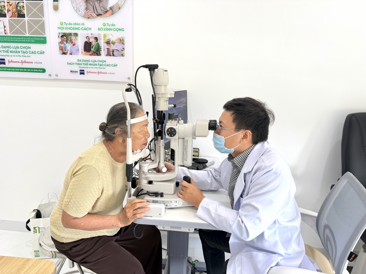 Khám mắt cho người cao tuổi tại Bệnh viện Mắt SGPT Khám mắt cho người cao tuổi tại Bệnh viện Mắt SGPT