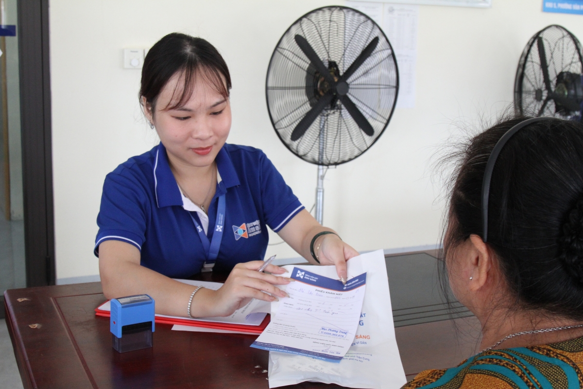Mắt sáng hơn, niềm vui thêm trọn vẹn Mắt sáng hơn, niềm vui thêm trọn vẹn