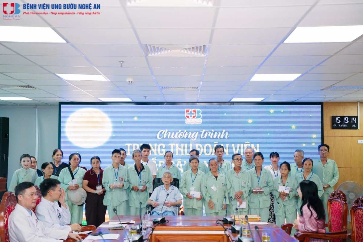 Bệnh viện Ung bướu Nghệ An phối hợp cùng các nhà hảo tâm tổ chức chương trình Trung thu đoàn viên tại Bệnh viện Ung bướu Nghệ An: Sẻ chia cùng người bệnh, tiếp thêm nghị lực trong hành trình điều trị
