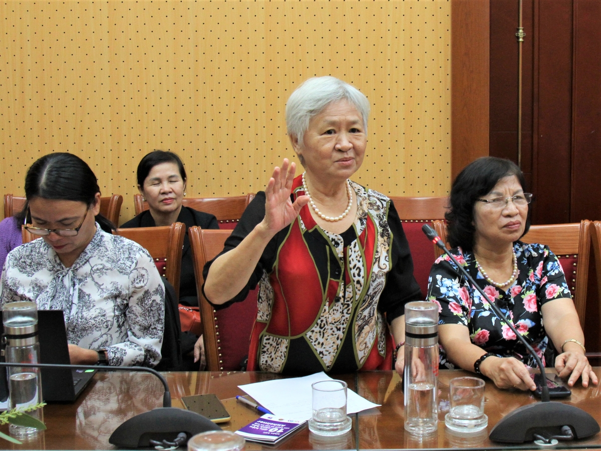 Đại biểu trao đổi, thảo luận