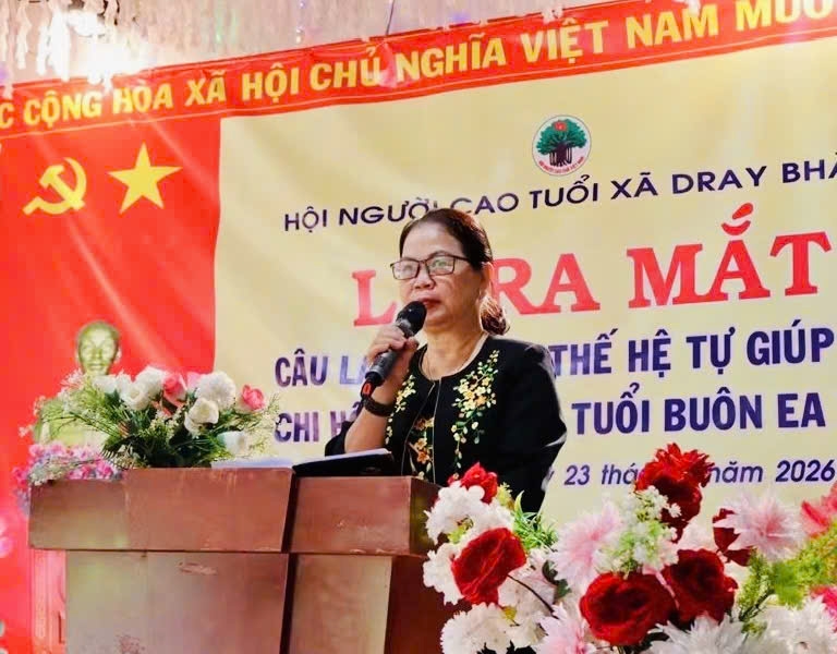  bà Triệu Thị Ngoan Chú tịch Hội NCT tỉnh Đắk Lắk phát biểu chỉ đạo tại buổi lễ.