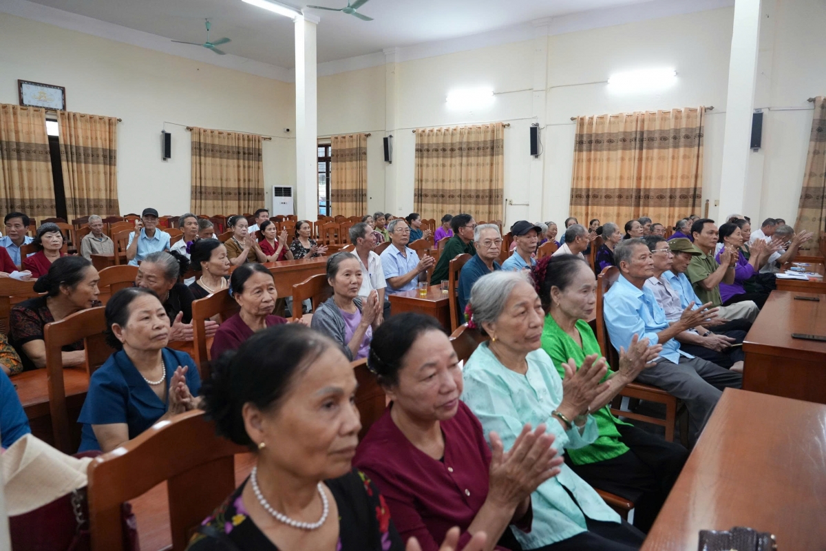 Các đại biểu tham dự chương trình