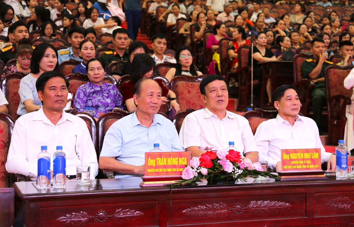 Các đại biểu tham dự chương trình Các đại biểu tham dự chương trình