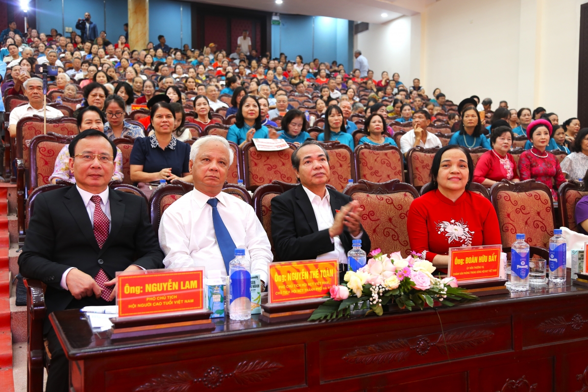 Ngân vang tiếng hát người cao tuổi giữa miền văn hóa sông Hồng