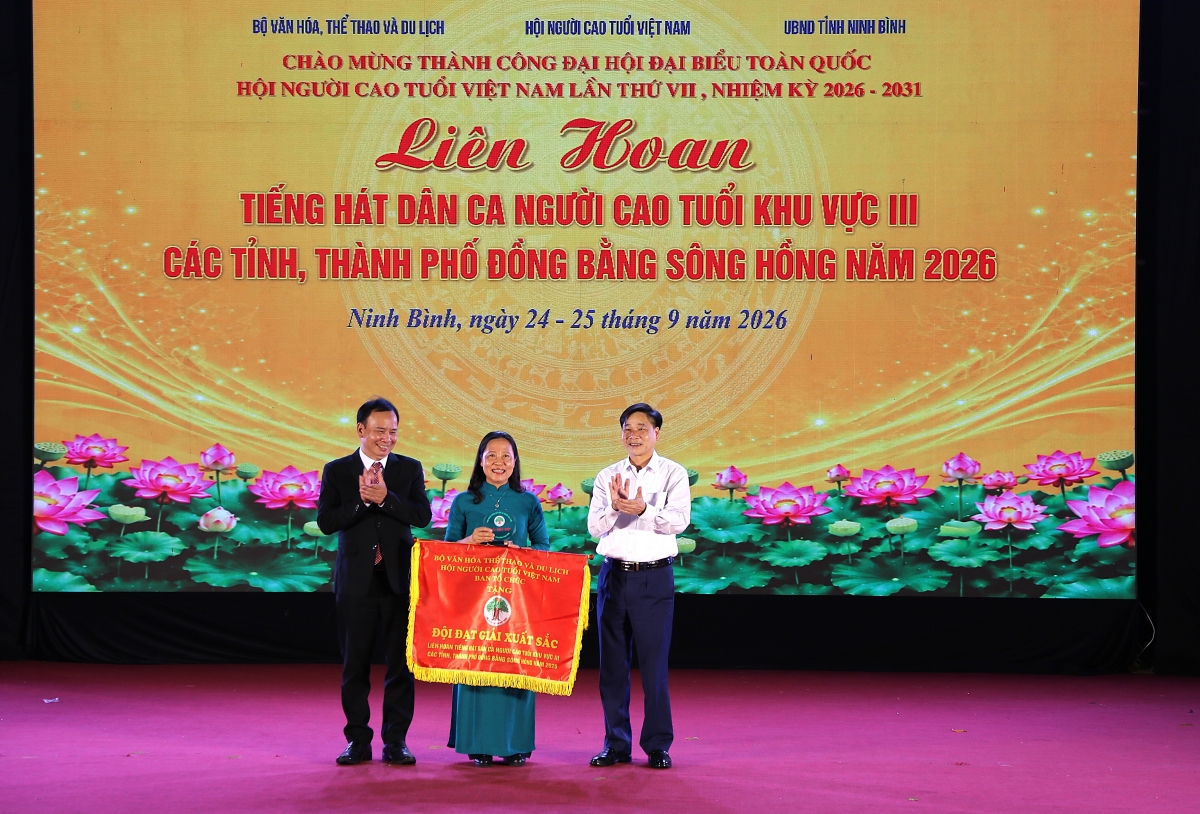 Trao giải Xuất sắc cho Hội NCT tỉnh Ninh Bỉnh Trao giải Xuất sắc cho Hội NCT tỉnh Ninh Bỉnh