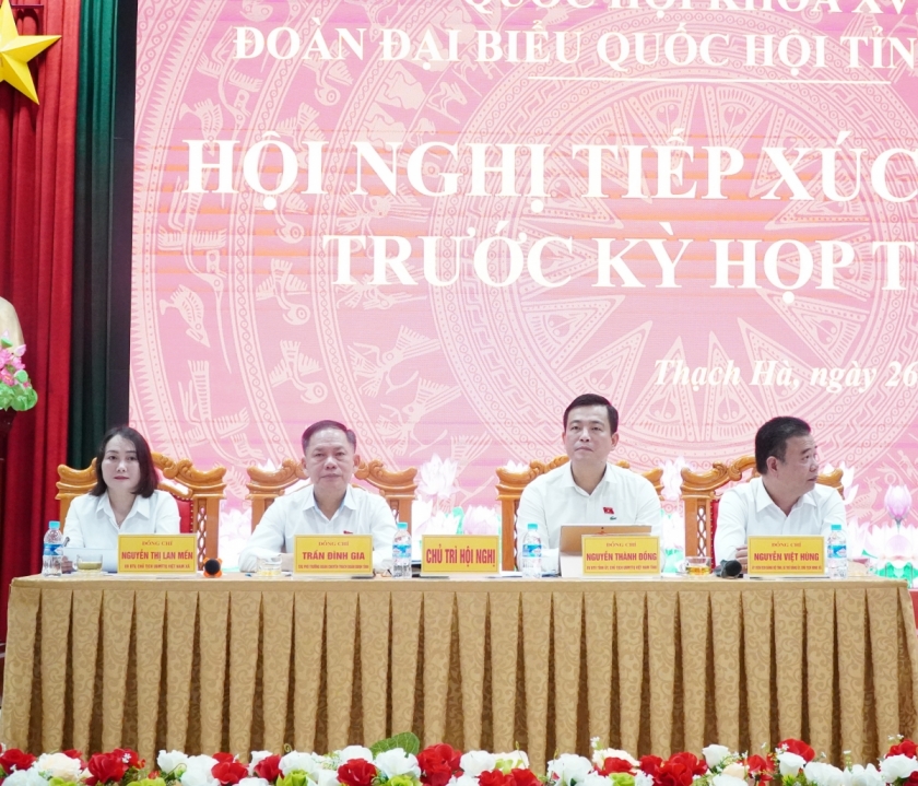 Đồng chí Nguyễn Thành Đồng - Ủy viên BTV Tỉnh ủy, Chủ tịch Ủy ban MTTQ tỉnh; đồng chí Trần Đình Gia - Phó Trưởng đoàn chuyên trách Đoàn ĐBQH tỉnh và lãnh đạo xã Thạch Hà chủ trì hội nghị. Đồng chí Nguyễn Thành Đồng - Ủy viên BTV Tỉnh ủy, Chủ tịch Ủy ban MTTQ tỉnh; đồng chí Trần Đình Gia - Phó Trưởng đoàn chuyên trách Đoàn ĐBQH tỉnh và lãnh đạo xã Thạch Hà chủ trì hội nghị.
