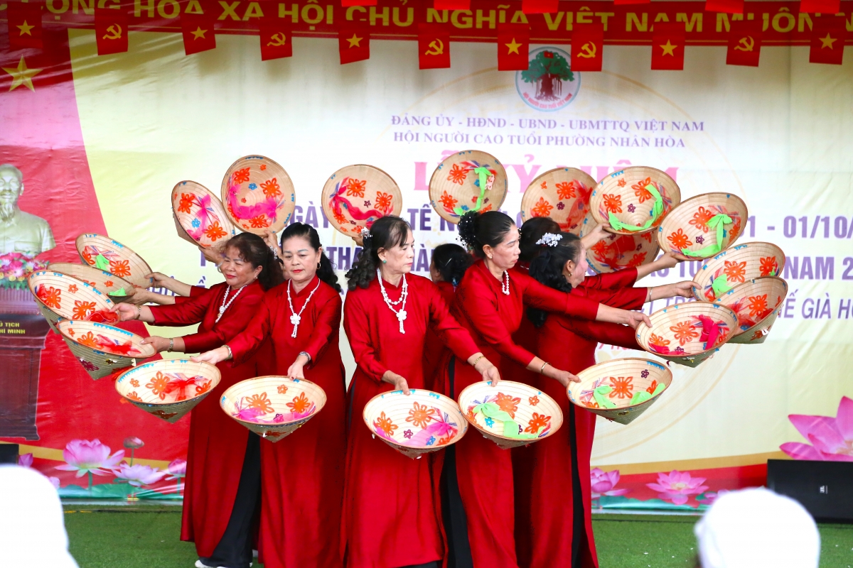 Nhân Hòa rộn ràng ngày hội NCT - tuổi cao, chí càng cao Nhân Hòa rộn ràng ngày hội NCT - tuổi cao, chí càng cao