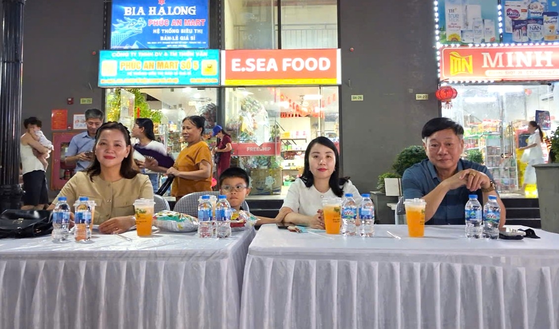 Các đại biểu tham dự chương trình