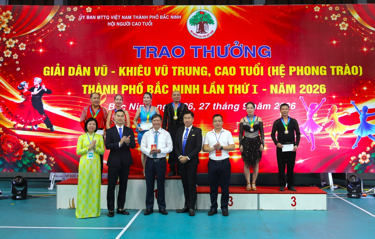 Người cao tuổi thành phố Bắc Ninh hòa nhịp cùng dân vũ, khiêu vũ