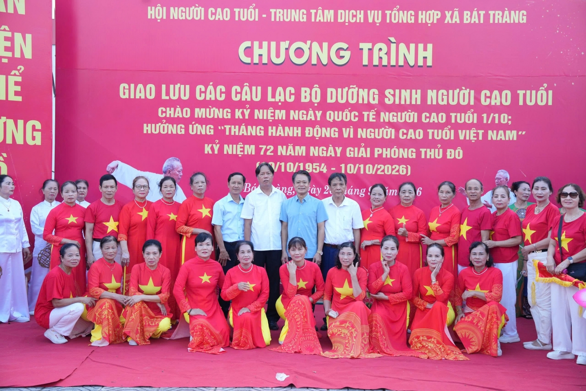 Người cao tuổi Bát Tràng rộn ràng nhịp sống vui, khỏe, có ích
