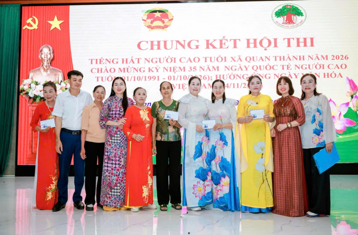 Lãnh đạo địa phưởng dự và trao thưởng Chung kết Hội thi Tiếng hát Người cao tuổi năm 2026