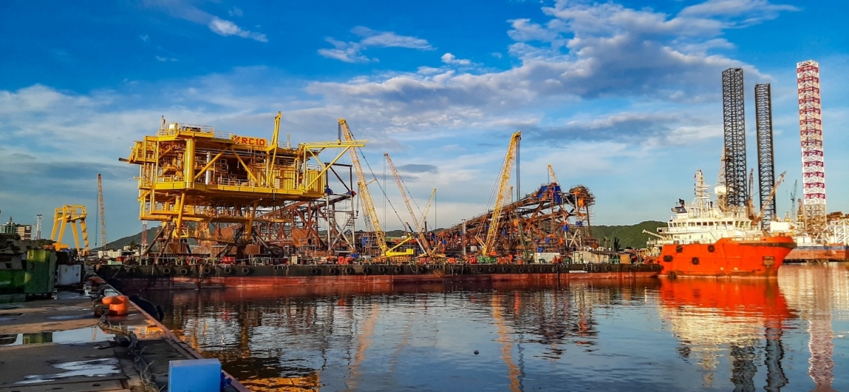 2.	Một góc khu vực bãi chế tạo Cảng Vietsovpetro.