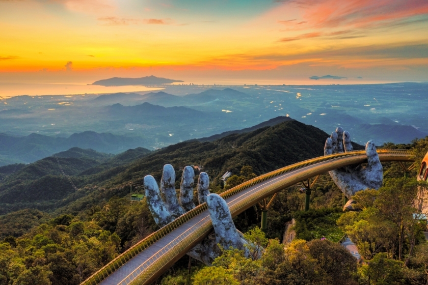 Sun World Ba Na Hills gây ấn tượng mạnh khi được xướng tên hai lần với hai hạng mục
