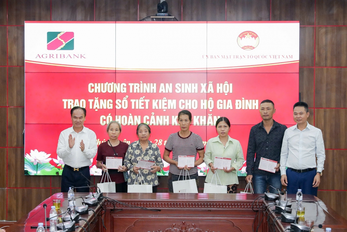 Agribank hỗ trợ 1 tỷ đồng xây dựng Nhà Đại đoàn kết cho hộ khó khăn tại Phú Xuyên Agribank hỗ trợ 1 tỷ đồng xây dựng Nhà Đại đoàn kết cho hộ khó khăn tại Phú Xuyên