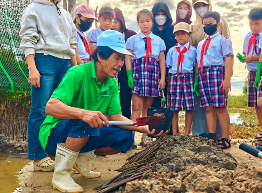 Người cao tuổi Sa Huỳnh góp phần hồi sinh môi trường rừng đưng