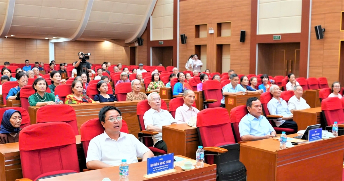 Các đại biểu tham dự buổi lễ