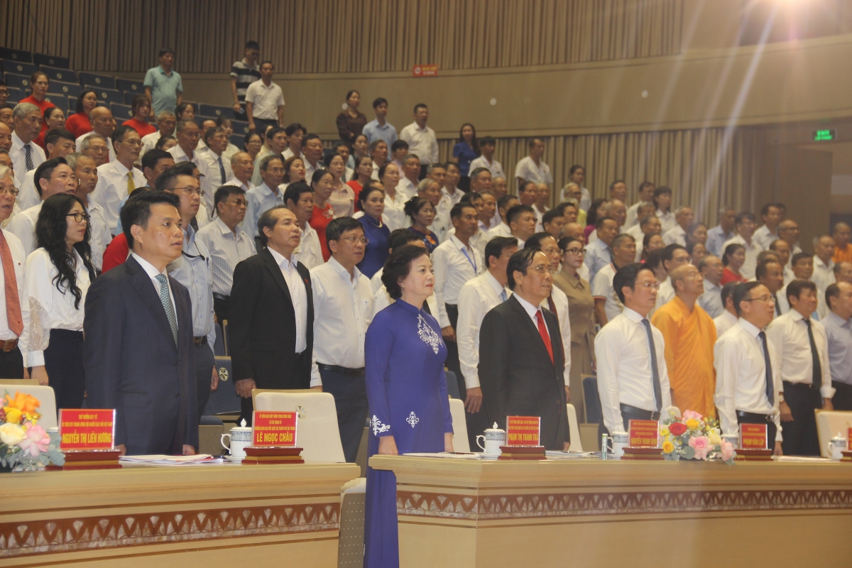 Các đại biểu thực hiện nghi lễ chào cờ tại Lễ phát động. Các đại biểu thực hiện nghi lễ chào cờ tại Lễ phát động.
