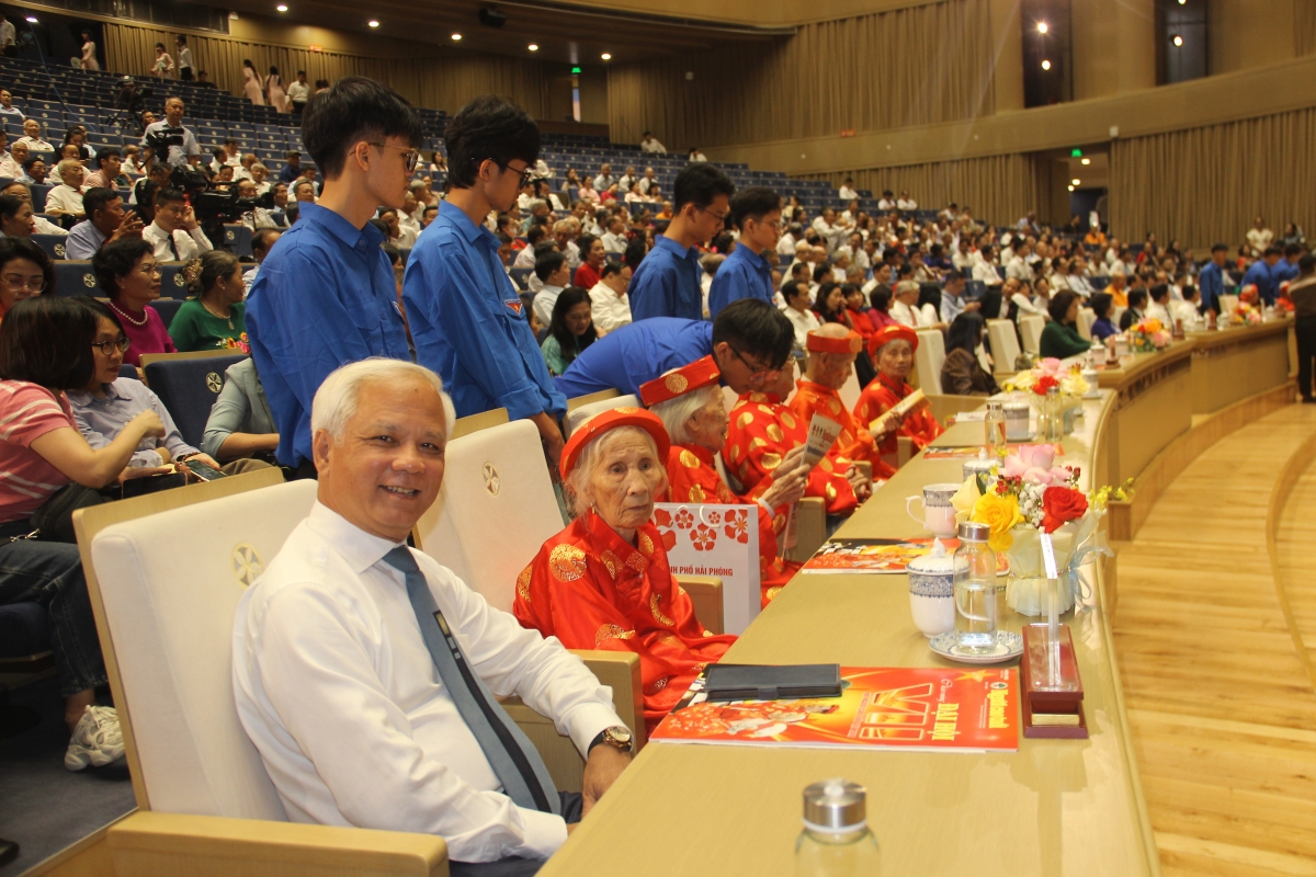 Hải Phòng đã triển khai nhiều chính sách hỗ trợ thiết thực đối với người cao tuổi. Hải Phòng đã triển khai nhiều chính sách hỗ trợ thiết thực đối với người cao tuổi.