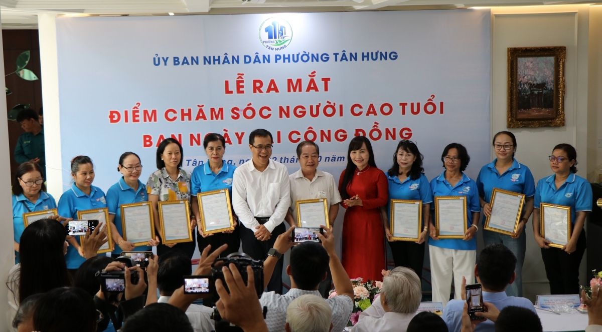Phường Tân Hưng: Đưa chăm sóc người cao tuổi đến gần hơn với cộng đồng Phường Tân Hưng: Đưa chăm sóc người cao tuổi đến gần hơn với cộng đồng