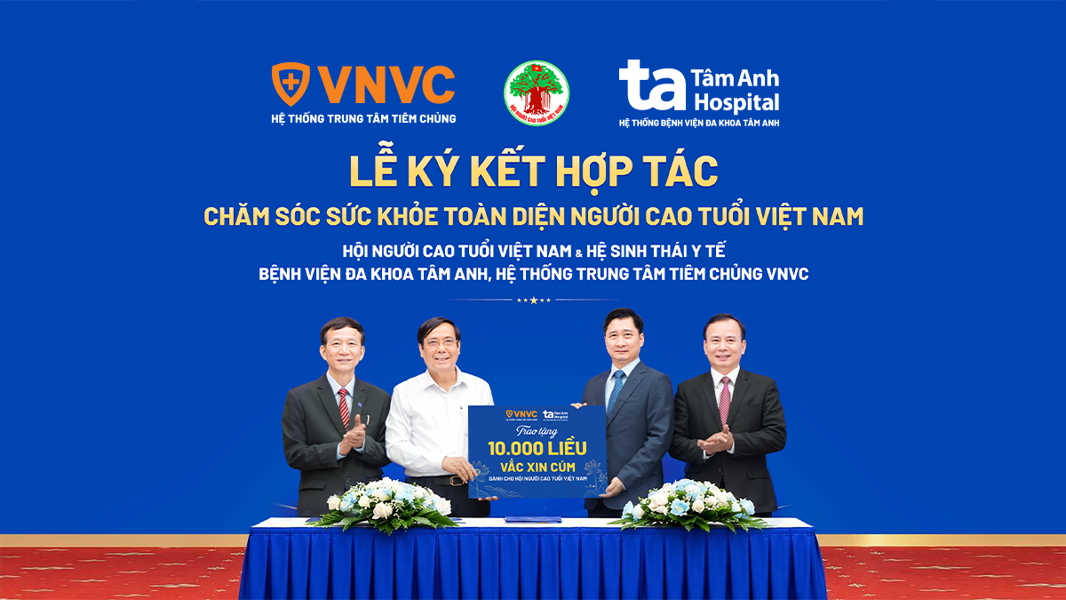 Trao tặng 10.000 liều vắc xin cúm cho người cao tuổi trên toàn quốc