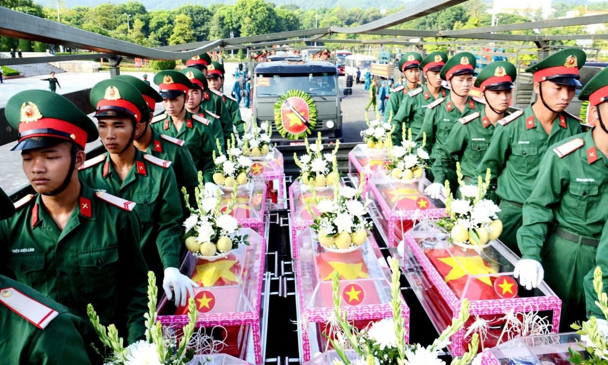 Lào Cai an táng 71 hài cốt liệt sĩ, tiếp tục hành trình tìm danh tính