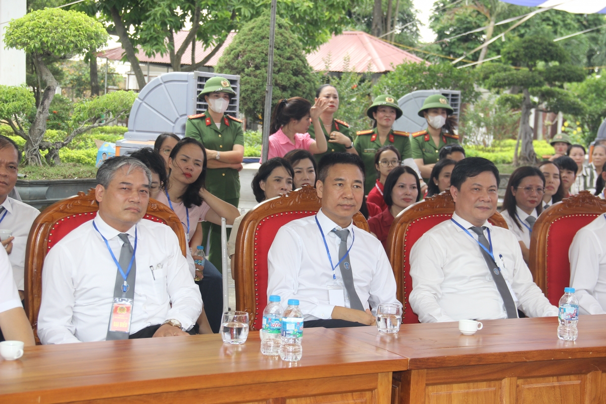 Tư vấn, tuyên truyền pháp luật tại Trại giam Hoàng Tiến: Để pháp luật trở thành hành trang ngày trở về Tư vấn, tuyên truyền pháp luật tại Trại giam Hoàng Tiến: Để pháp luật trở thành hành trang ngày trở về