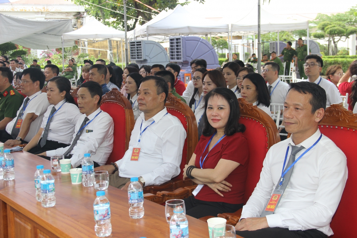 Tư vấn, tuyên truyền pháp luật tại Trại giam Hoàng Tiến: Để pháp luật trở thành hành trang ngày trở về Tư vấn, tuyên truyền pháp luật tại Trại giam Hoàng Tiến: Để pháp luật trở thành hành trang ngày trở về
