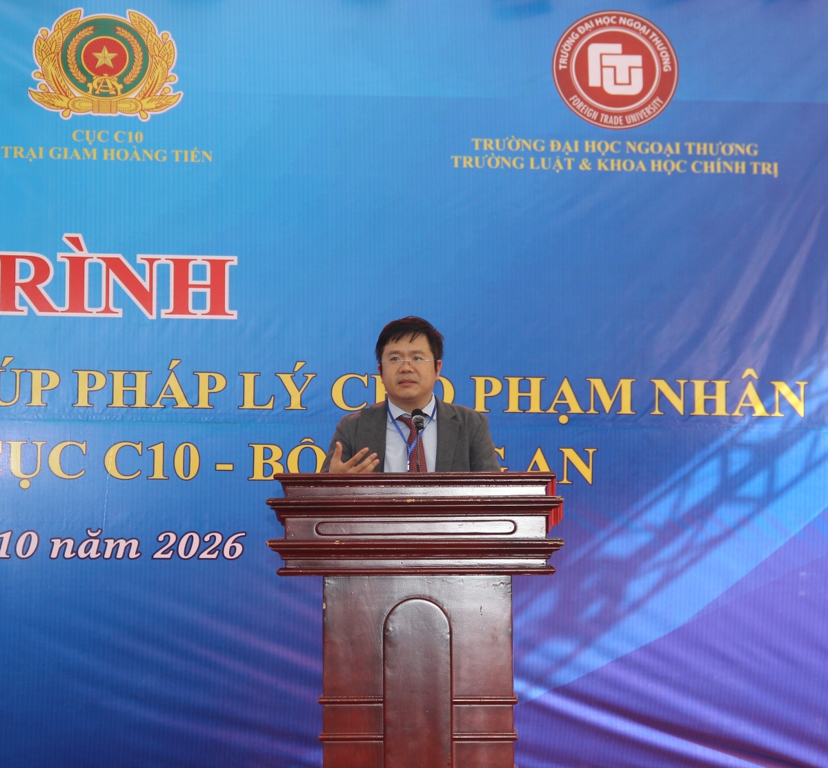 Tư vấn, tuyên truyền pháp luật tại Trại giam Hoàng Tiến: Để pháp luật trở thành hành trang ngày trở về Tư vấn, tuyên truyền pháp luật tại Trại giam Hoàng Tiến: Để pháp luật trở thành hành trang ngày trở về