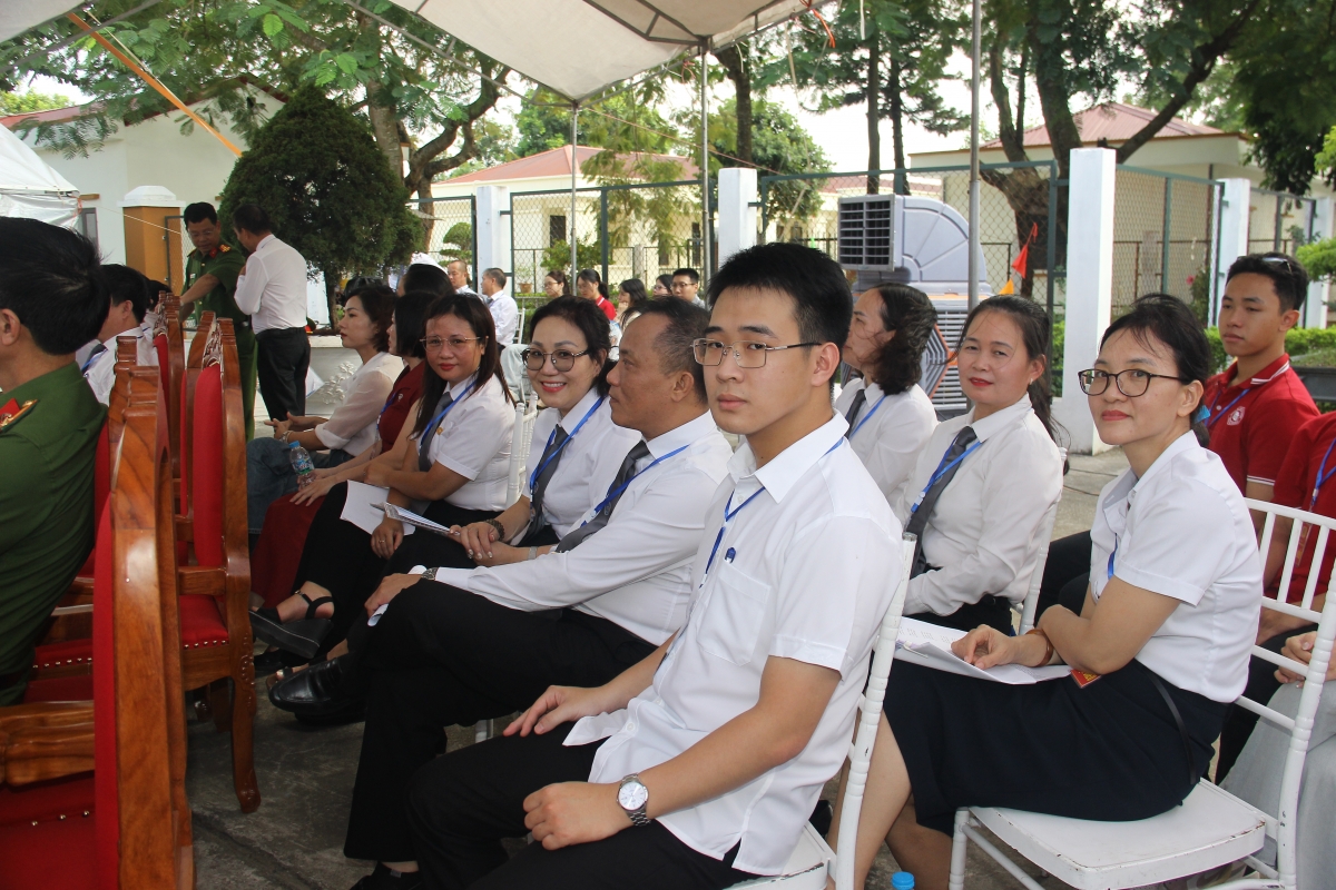 Tư vấn, tuyên truyền pháp luật tại Trại giam Hoàng Tiến: Để pháp luật trở thành hành trang ngày trở về Tư vấn, tuyên truyền pháp luật tại Trại giam Hoàng Tiến: Để pháp luật trở thành hành trang ngày trở về