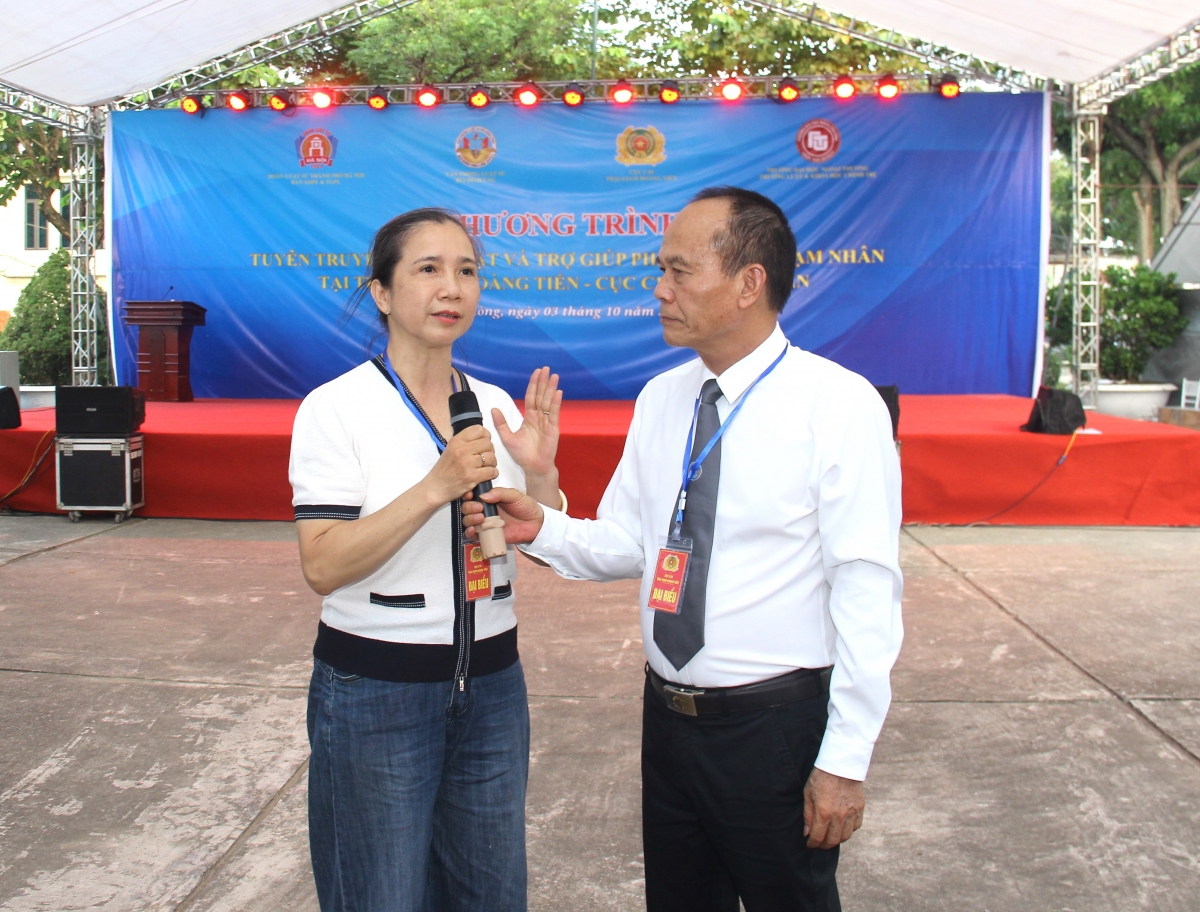 Tư vấn, tuyên truyền pháp luật tại Trại giam Hoàng Tiến: Để pháp luật trở thành hành trang ngày trở về Tư vấn, tuyên truyền pháp luật tại Trại giam Hoàng Tiến: Để pháp luật trở thành hành trang ngày trở về