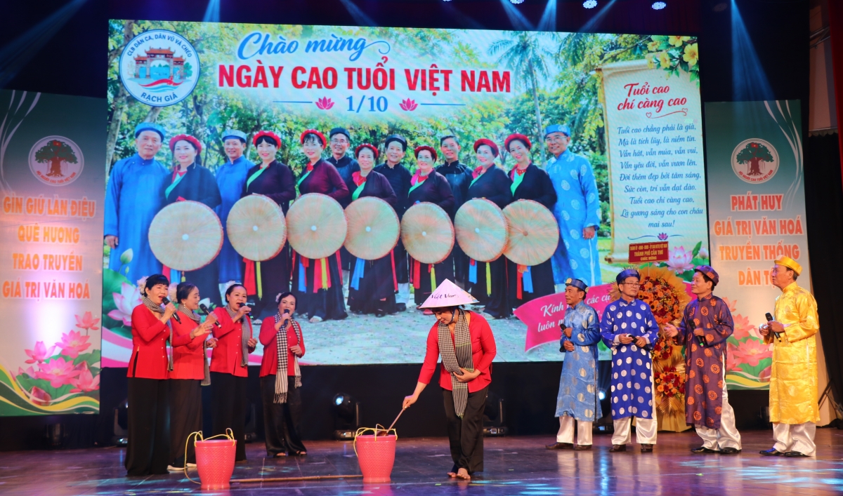 Khai mạc Liên hoan Tiếng hát dân ca người cao tuổi khu vực VI tại TP Cần Thơ