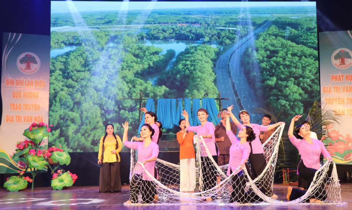 Khai mạc Liên hoan Tiếng hát dân ca người cao tuổi khu vực VI tại TP Cần Thơ