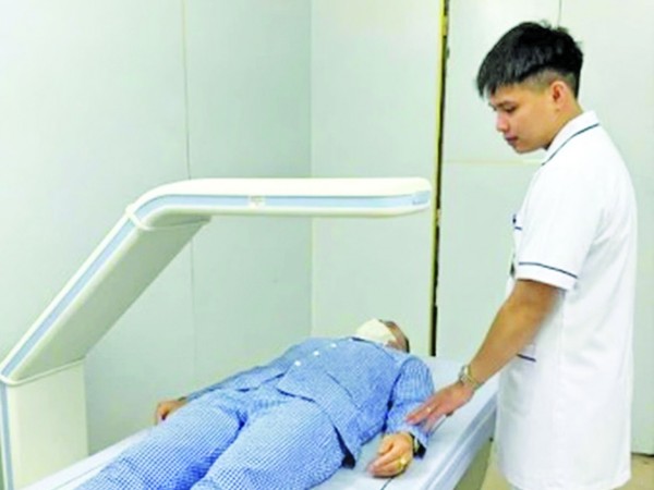 Ngoài 50 tuổi, có nên uống canxi quanh năm?