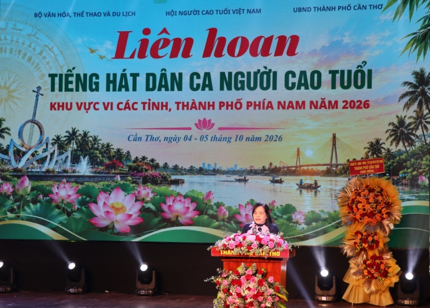 Bà Hà Thị Minh Tâm, Trưởng ban Phát huy vai trò Người cao tuổi Việt Nam phát biểu bế mạc Liên hoan