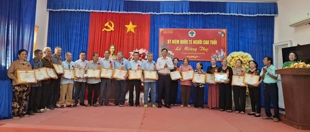 Lãnh đạo phường An Xuyên chúc thọ, mừng thọ người cao tuổi