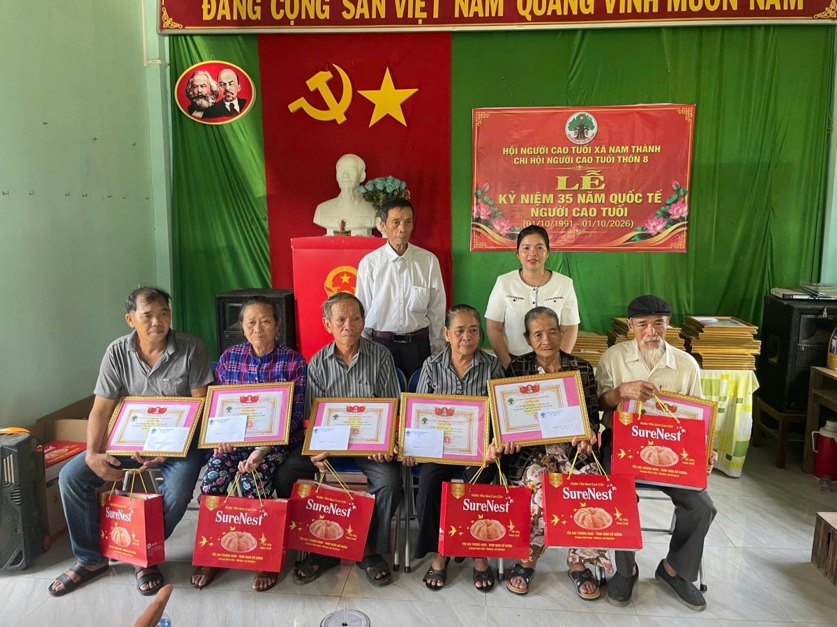 Các cụ cao tuổi xã Nam Thành được chúc thọ và tặng quà Các cụ cao tuổi xã Nam Thành được chúc thọ và tặng quà