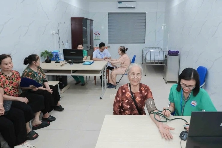Mô hình cơ sở chăm sóc sức khỏe ban ngày cho người cao tuổi phường Long Biên.