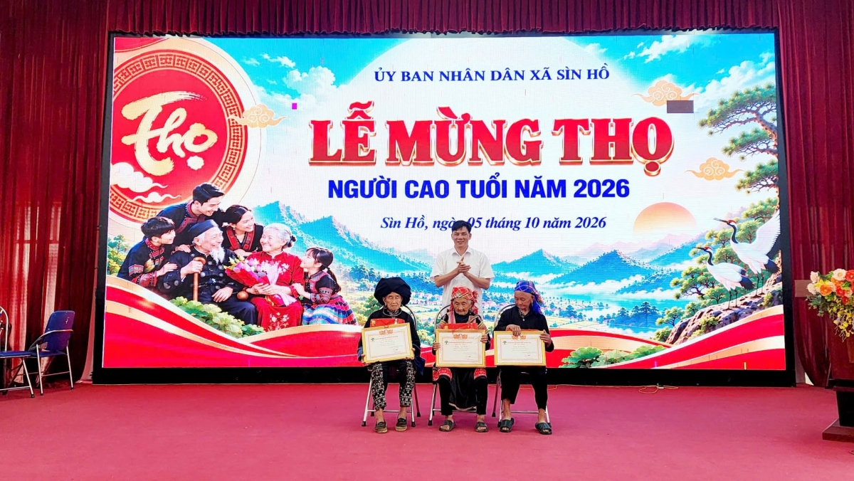 Sìn Hồ trân trọng NCT qua lễ chúc thọ, mừng thọ
