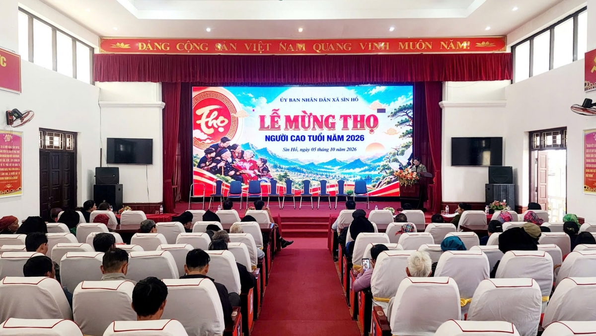 Quang cảnh Lễ chúc thọ, mừng thọ NCT xã Sìn Hồ