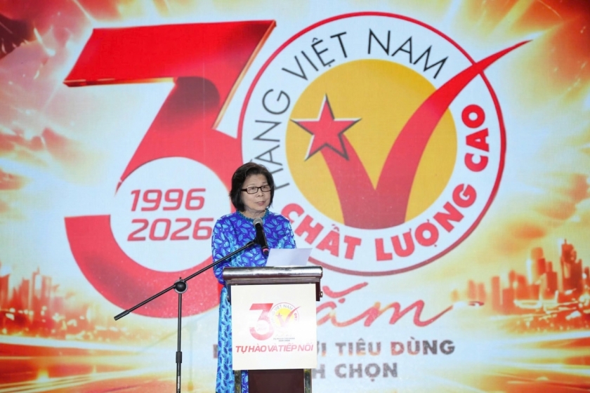 Bà Vũ Kim Hạnh, Chủ tịch Hiệp hội Doanh nghiệp Hàng Việt Nam Chất lượng cao, phát biểu tại sự kiện khai mạc Lễ hội kỷ niệm 30 năm HVNCLC (Ảnh: Minh Anh).