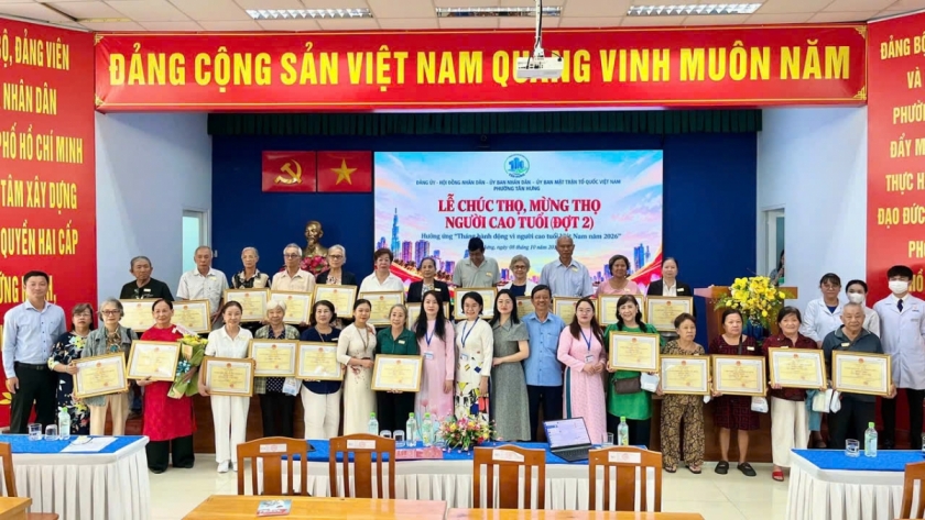 Chúc thọ, mừng thọ là thể hiện sự quan tâm của cấp ủy, chính quyền và cộng đồng đối với người cao tuổi, tiếp nối truyền thống tốt đẹp “Kính lão, trọng thọ” của dân tộc