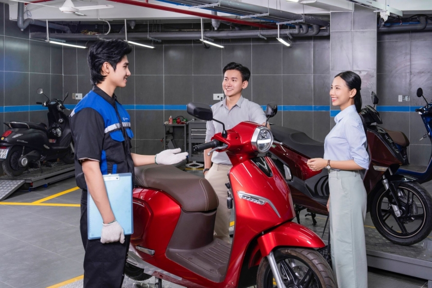 Đổi từ xe xăng sang xe máy điện: Điều gì giúp người dùng yên tâm thay đổi thói quen? Đổi từ xe xăng sang xe máy điện: Điều gì giúp người dùng yên tâm thay đổi thói quen?