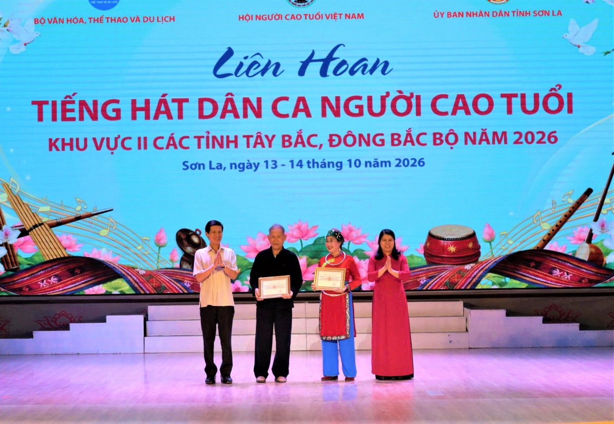 Trao thưởng cho diễn viên cao tuổi nhất