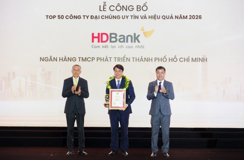 Ông Nguyễn Văn Hảo, Phó Tổng Giám đốc HDBank - đại diện ngân hàng nhận giải.