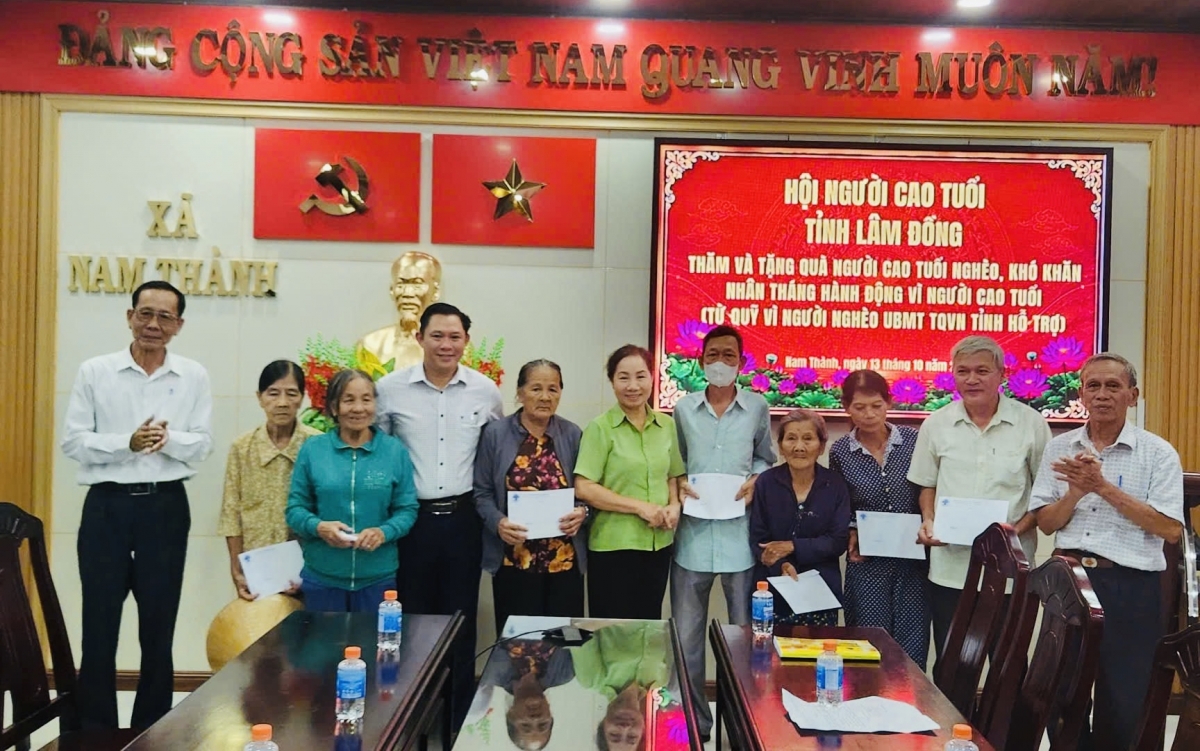 Hội Người cao tuổi tỉnh Lâm Đồng: Thăm, tặng quà hội viên khó khăn và làm việc với các địa phương