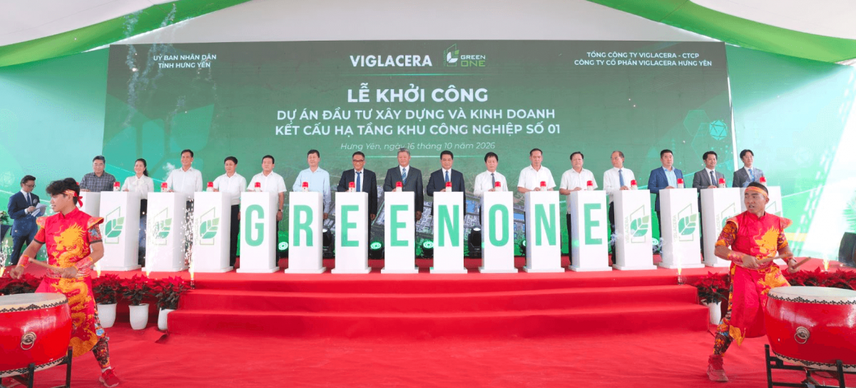 Các đại biểu bấm nút khởi công Dự án 