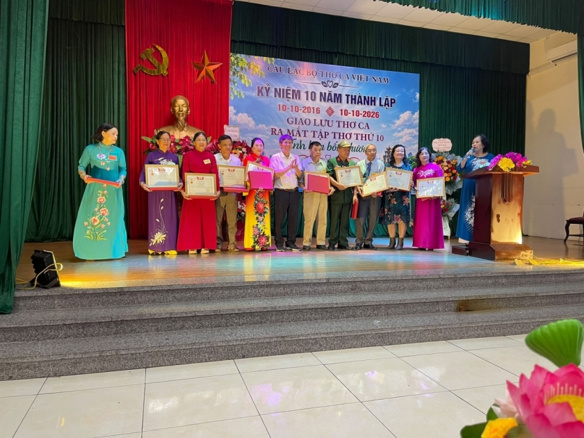 CLB Thơ ca Việt Nam: Mười năm không dài nhưng để lại nhiều kí ức
