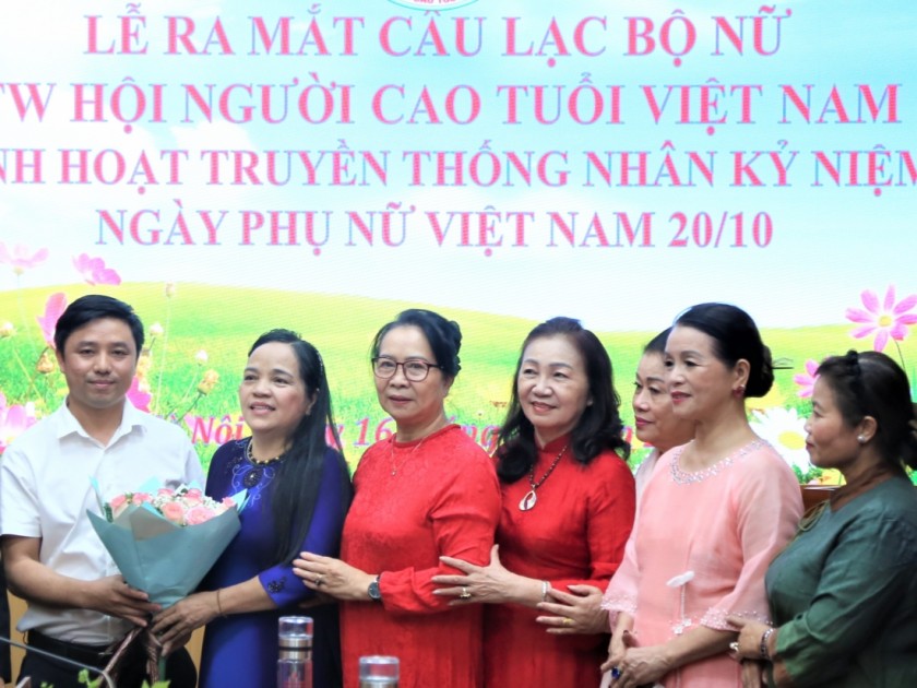 Ra mắt CLB Nữ Cơ quan Trung ương Hội NCT Việt Nam